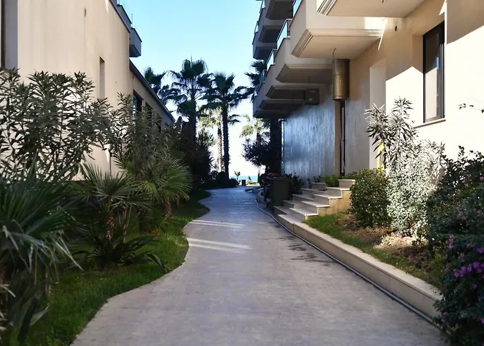 Coastal Calm דירה גולם